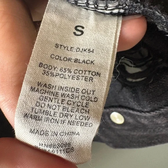 Ci Sono, size small black denim jacket. Long sleeve. Button up. Distressed look - Picture 5 of 7